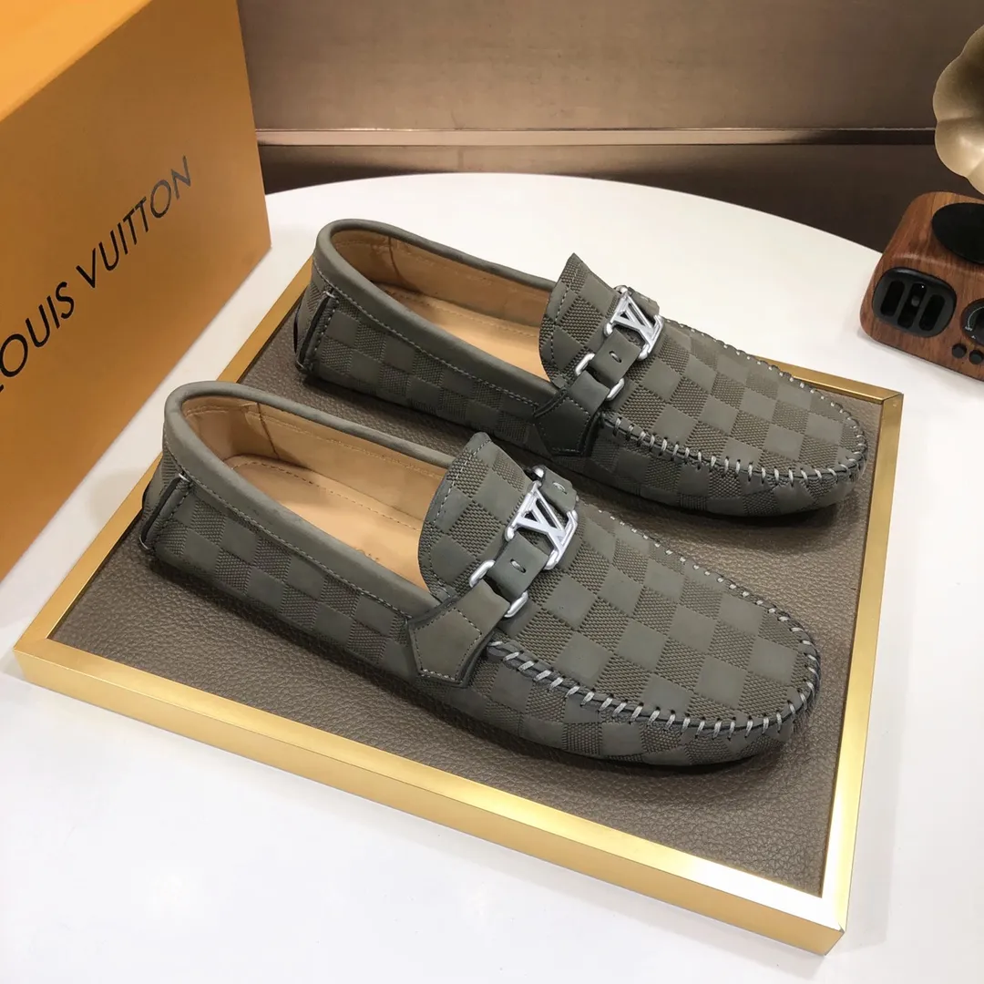 Men's men's shoes 💰420💰 [LV Doudou shoes] (water-dyed cowhide lining) new model is on the market, available on the official website. The new Doudou shoes are processed into single-color materials, and the uppers are made of imported cowhide material. The body of the shoe is fully hemmed with mark thread, and is lined with imported original cowhide leather. The elegant shoe shape is super suitable for all-matching, and the size is 38-44.